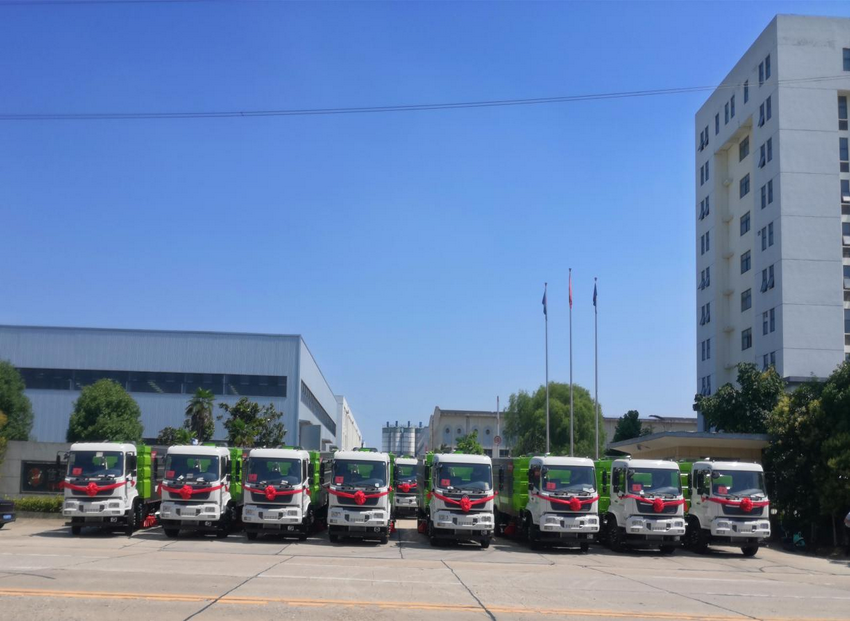 信陽市淮濱縣環(huán)境保護(hù)局鄉(xiāng)鎮(zhèn)洗掃車采購項目發(fā)車